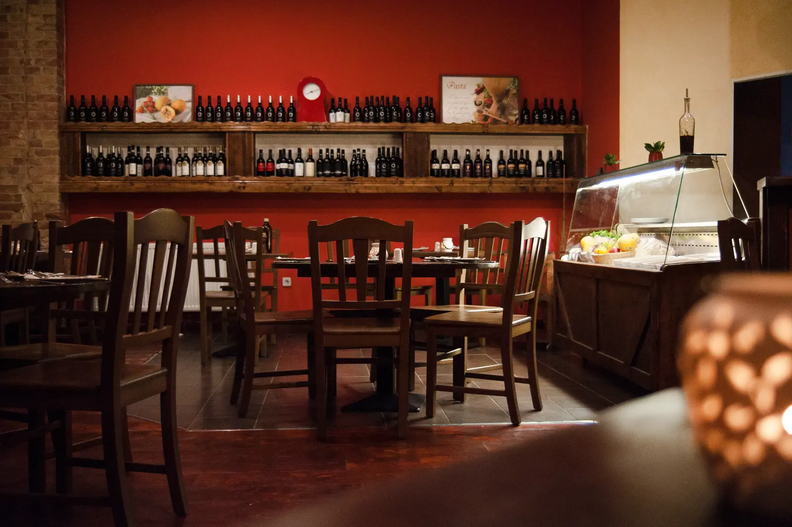 Trattoria Lauretta Tempelhof — Abendstimmung im Gastraum