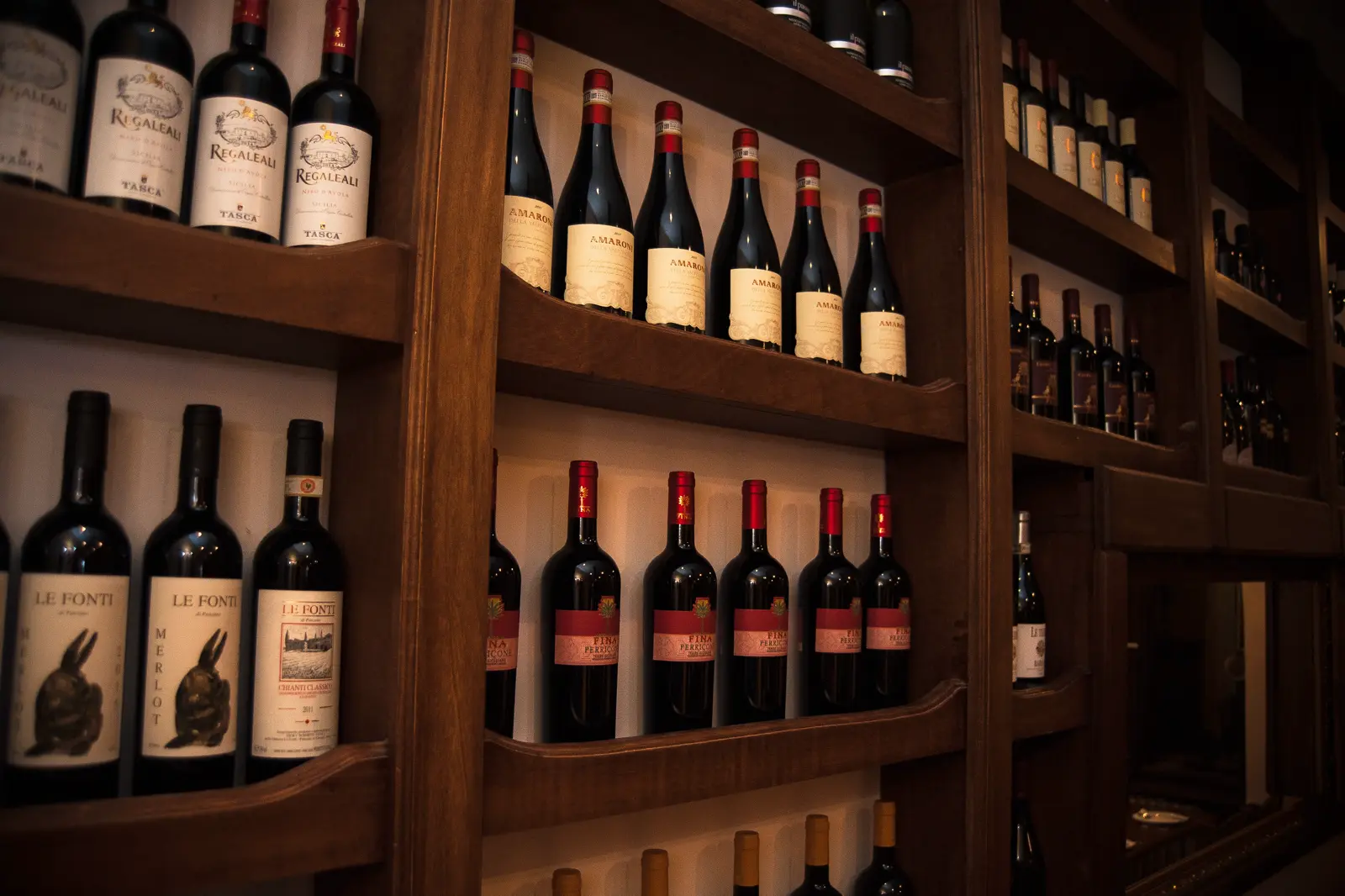 Trattoria Lauretta Tempelhof — Beleuchtung und warme Atmosphäre, italienisches Restaurant